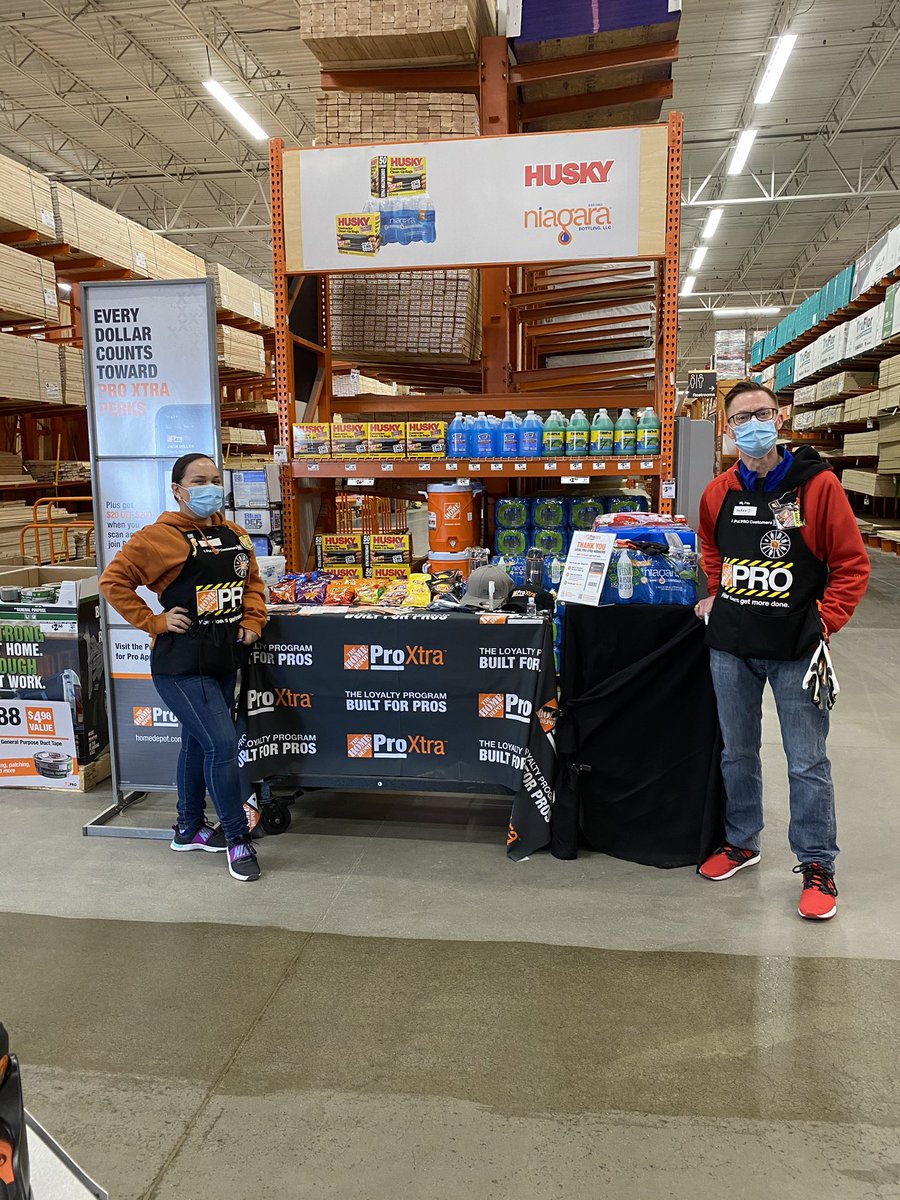 MaddiDuncanHD's tweet photo. Happy Pro Appreciation Day! We are ready to thank and help our ProXtra members- and that’s no joke 😎 #HDPro #D175Pro #TheCastle #2201 @JeffreyFarson @McdanielsRenea @BobPold @jtrievespro @NathanMcAleese https://t.co/GgdVv5ExIZ
