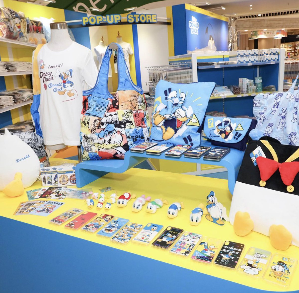 DisneyDuckLover's tweet photo. ‼️BREAKING NEWS‼️

#DonaldDuck pop-up store launched in #HongKong with exclusive merchandise items - at the Times Square Mall!

#donaldduck #daisyduck #ドナルドダック #ドナルド #デイジーダック #デイジー not #hongkongdisneyland

💙💛💙💛💙🦆💛💙💛💙💛 https://t.co/9K6siMgdgQ