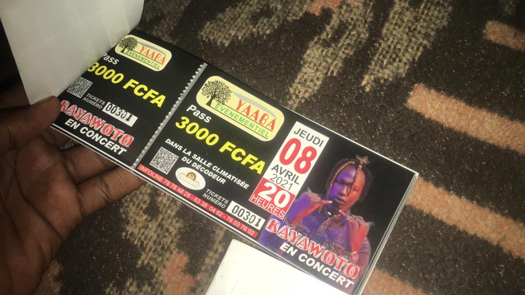 HuguFlavieNARE's tweet photo. "Bonsoir, comment tu vas ?
Je vend des tickets pour le concert de #KAYAWOTO qui va se passer à Dassasgho plus précisément au #Décodeur, ds la salle climatisée. Dc je voulais te demander de l’aide pr pouvoir vendre mes tickets"
👇
☎️+226 73397934
#3000F #5000F
#lwili
#TL226
RT https://t.co/4UM1JFm6zI