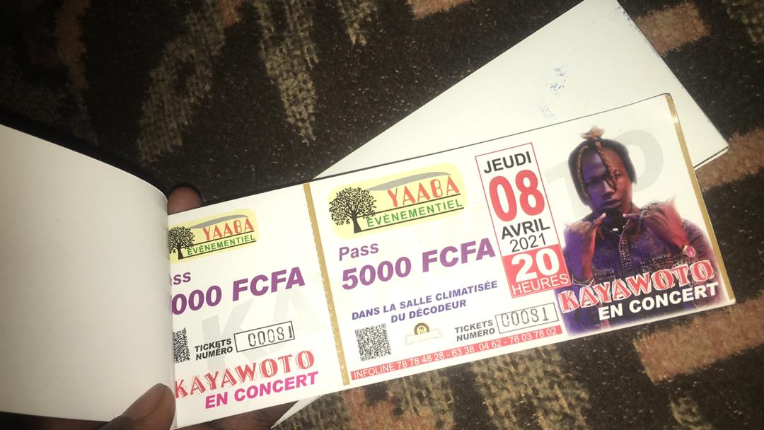 HuguFlavieNARE's tweet photo. "Bonsoir, comment tu vas ?
Je vend des tickets pour le concert de #KAYAWOTO qui va se passer à Dassasgho plus précisément au #Décodeur, ds la salle climatisée. Dc je voulais te demander de l’aide pr pouvoir vendre mes tickets"
👇
☎️+226 73397934
#3000F #5000F
#lwili
#TL226
RT https://t.co/4UM1JFm6zI