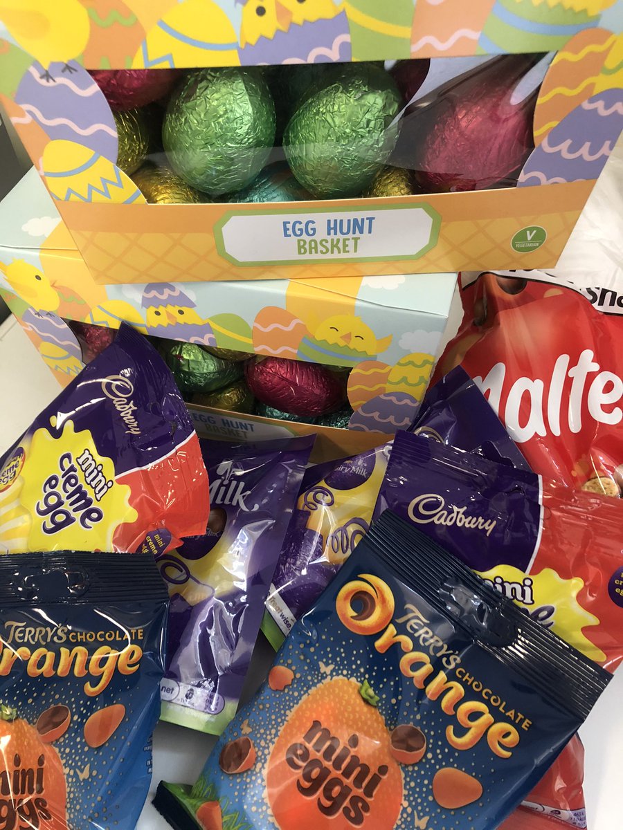 The #EasterBunny 🐰 visited us with lots of goodies to say thank you to our #Pharmacy staff @Moorfields 😸👍🏼🍫🎊 
Thank you for all your hard work and everyone working / on-call in pharmacy over this Easter bank holiday weekend #MoorfieldsStaff