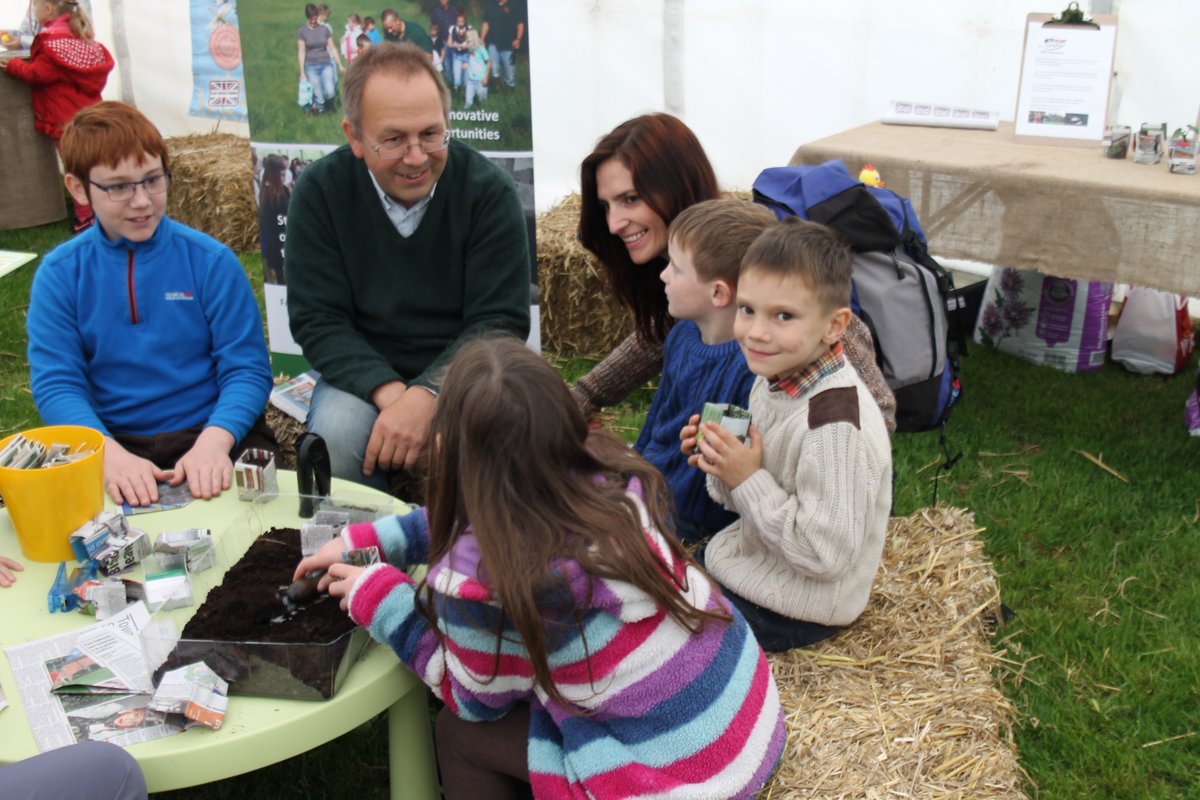 LEAF_Education's tweet photo. 📢We're hiring! 📢
@LEAF_Education is seeking to appoint a self-employed, home-based education consultant in the South West to join its highly regarded education team.

Education experience &amp; an interest in food &amp; farming is key!
 
Read the full advert👇
https://t.co/piOjfv3heP https://t.co/0Ns65cHIV1