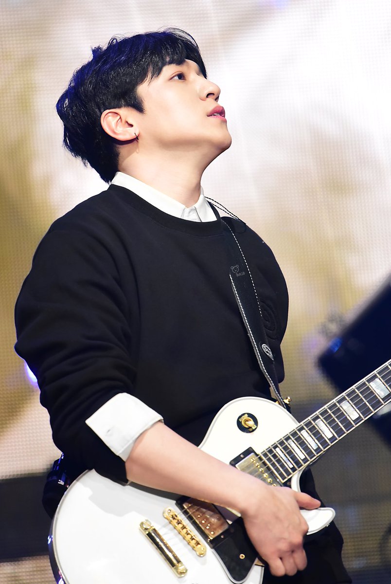 SUNGTARRY116's tweet photo. 191222 
THE PRESENT

#DAY6 #데이식스 #SUNGJIN #성진 https://t.co/nfLAYN28Ba