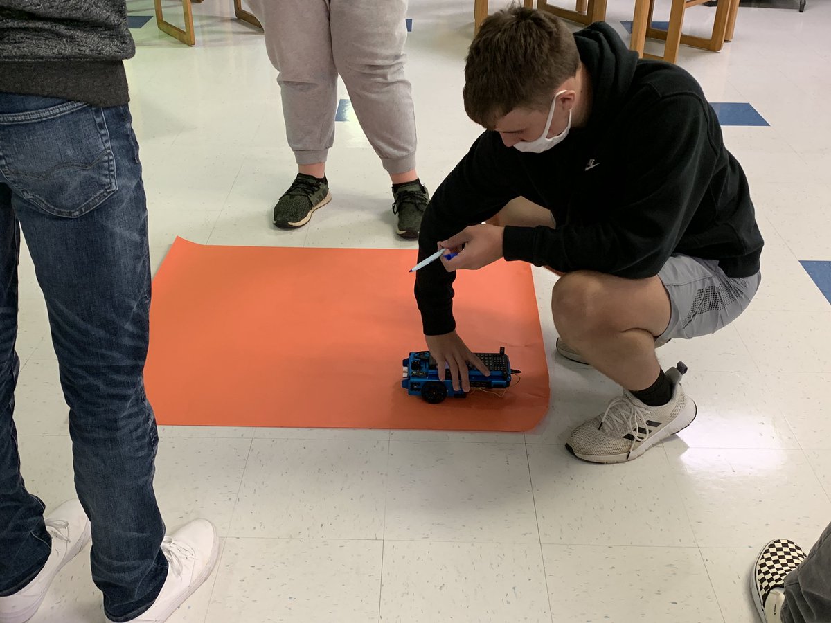 EBHSMedia's tweet photo. EBHS Math 2 using the TI Rovers in a Geometry Lesson!  Great Job Mr. Brown https://t.co/ahKAsdx0t1