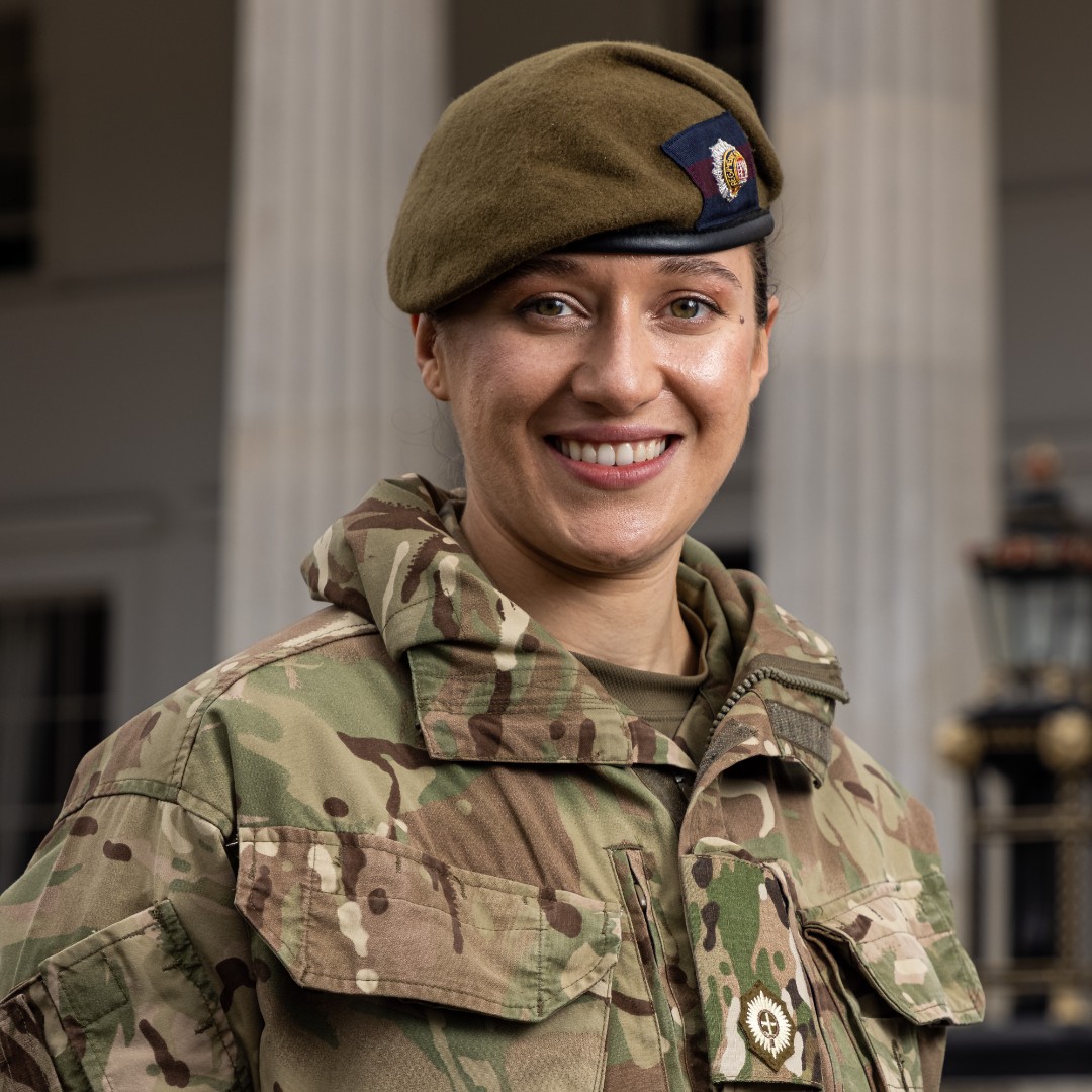 BritishArmy's tweet photo. The Guards Division has welcomed 2Lt Bird who has also become the first female commissioned officer into their ranks @London_Regt @ArmyInLondon

Read more https://t.co/5kRdQOtiCK #SoldiersStories https://t.co/x1U3wxvX9C