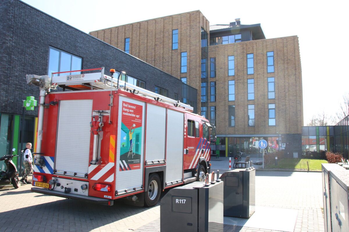 De brandweerlieden van Joure werden donderdagmiddag rond  uur opgeroepen voor een brandmelding bij Woonzorgcomplex De Werf Sluisdijk in Joure. -..