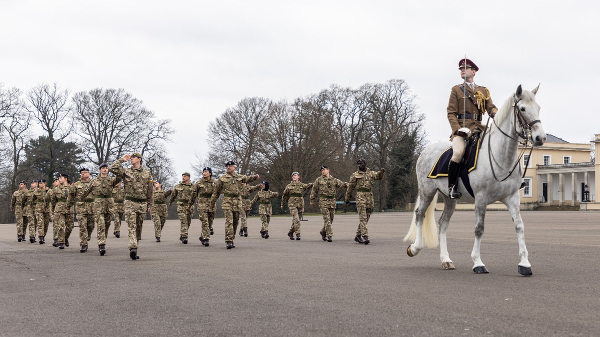 BritishArmy's tweet photo. The Guards Division has welcomed 2Lt Bird who has also become the first female commissioned officer into their ranks @London_Regt @ArmyInLondon

Read more https://t.co/5kRdQOtiCK #SoldiersStories https://t.co/x1U3wxvX9C