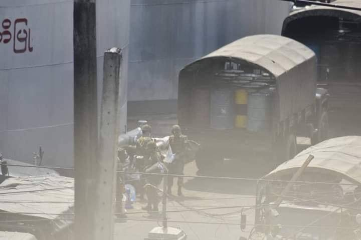 Military terrorists are seen stationing inside the HteeTan oil storage compound around 2pm in Yangon.
SUPPORT FEDERAL ARMY
#Apr1Coup
#WhatsHappeningInMyanmar