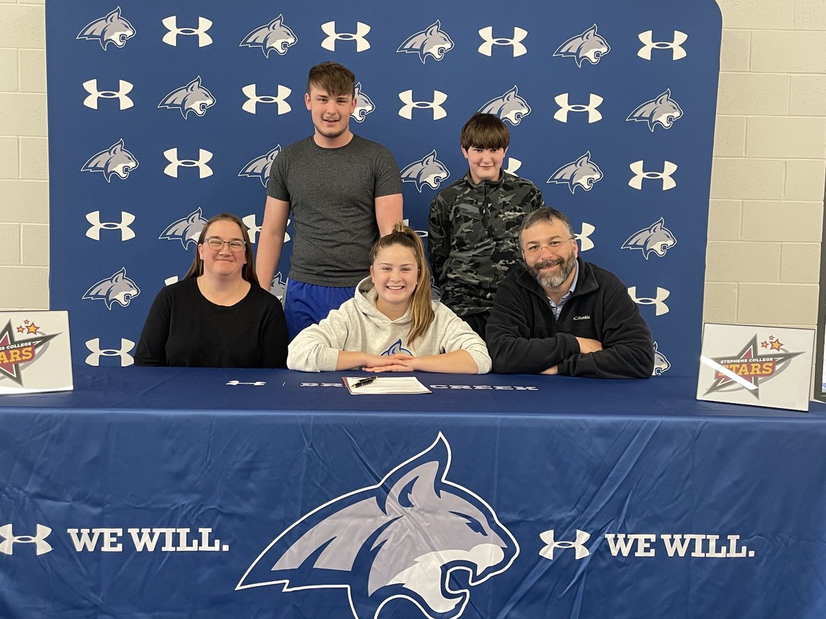 Congratulations to McKenzie Munro for signing to play soccer at Stephens College in Columbia Missouri!  #bobcatnation  #grit
