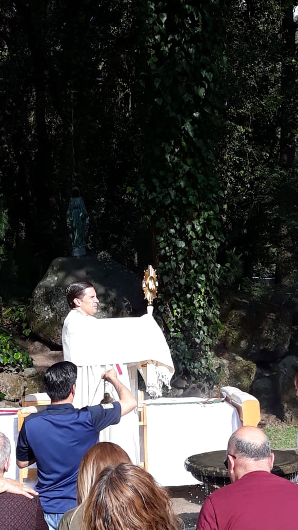 jfmoreno70's tweet photo. @PGuillermoSerra Padre muchas felicidades en este día del Sacerdote. Como siempre un honor tener tu amistad y bendiciones https://t.co/10aBaNK05U