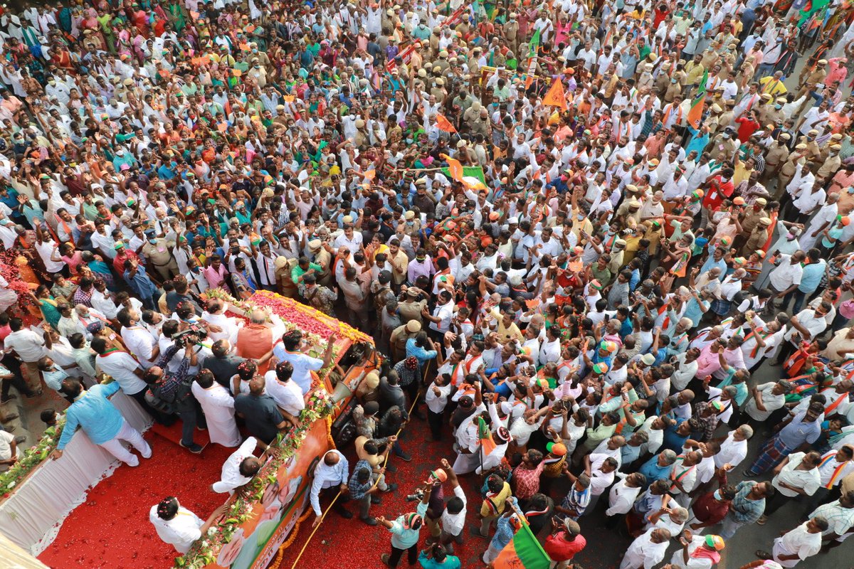 blsanthosh's tweet photo. Yes .... It’s in Tamilnadu ... @AmitShah roadshow in Aruvakurichi where @annamalai_k is contesting . @BJP4TamilNadu https://t.co/Ov3IH82hYd