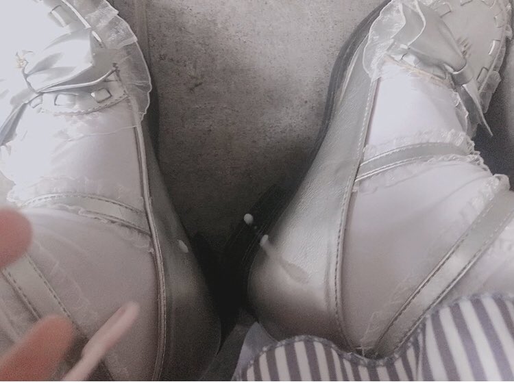 cb_kagami's tweet photo. 想让二楼楼梯正在玩游戏的哥哥看见骚货🐰在玩自己的骚穴～啊想要～ #肉便器 #骚货 #母狗 #字母圈 #女m #痴女 #网调 #线上 #精厕 #鸡巴套子 #sm #性瘾 #性幻想 #任务调教 #露出 #贱货 #公交车 #原味 #口交 #发情 #多p  #轮奸 #萝莉音 #文爱 #聊�� #性奴 #母狗萝莉 #处女 #白丝 #自慰 #意淫 #骚穴 #调教 https://t.co/q0xDfYdDGp