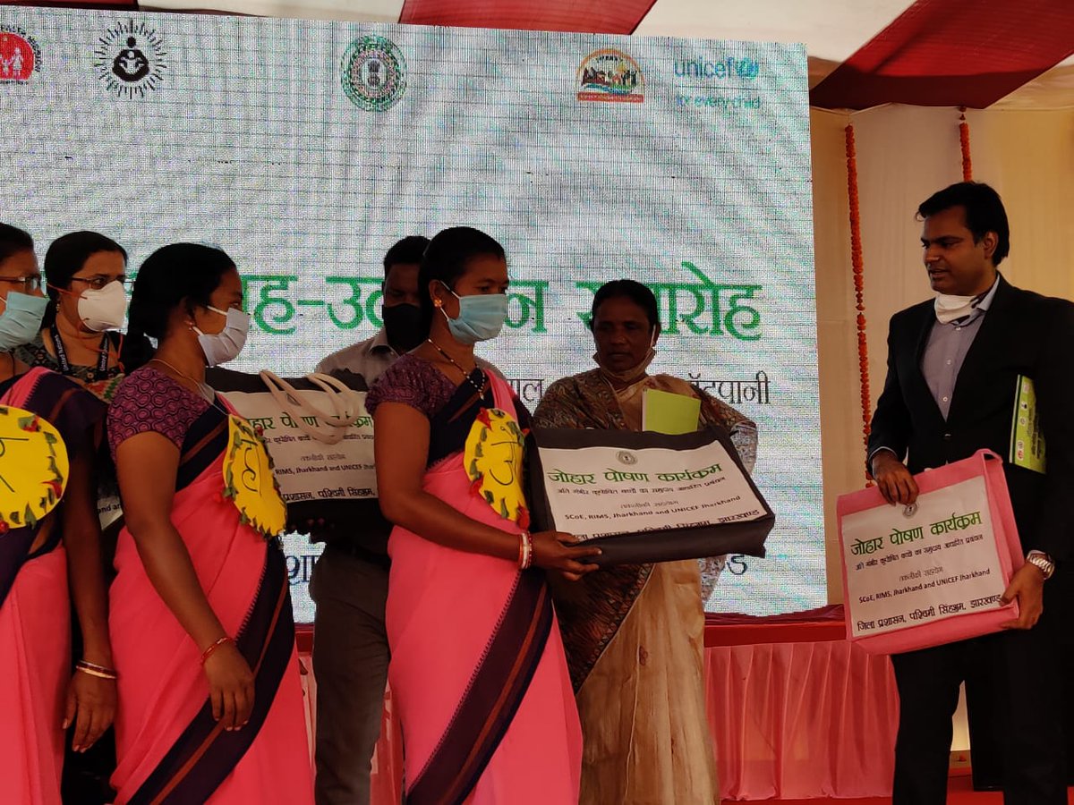 DSWO_WSINGHBHUM's tweet photo. जोहार पोषण कार्यक्रम(अति गंभीर कुपोषित बच्चों का समुदाय आधारित प्रबंधन) का जिला स्तरीय शुभारंभ के बाद कार्यक्रम का विस्तारिकरण प्रारंभ किया जा रहा है।@JharkhandCMO @HemantSorenJMM  @JobaMajhi @UNICEFIndia @StateRims @DC_Chaibasa @NITIAayog @MinistryWCD @MoHFW_INDIA @mishrapreetu https://t.co/wx8x7qgQYh