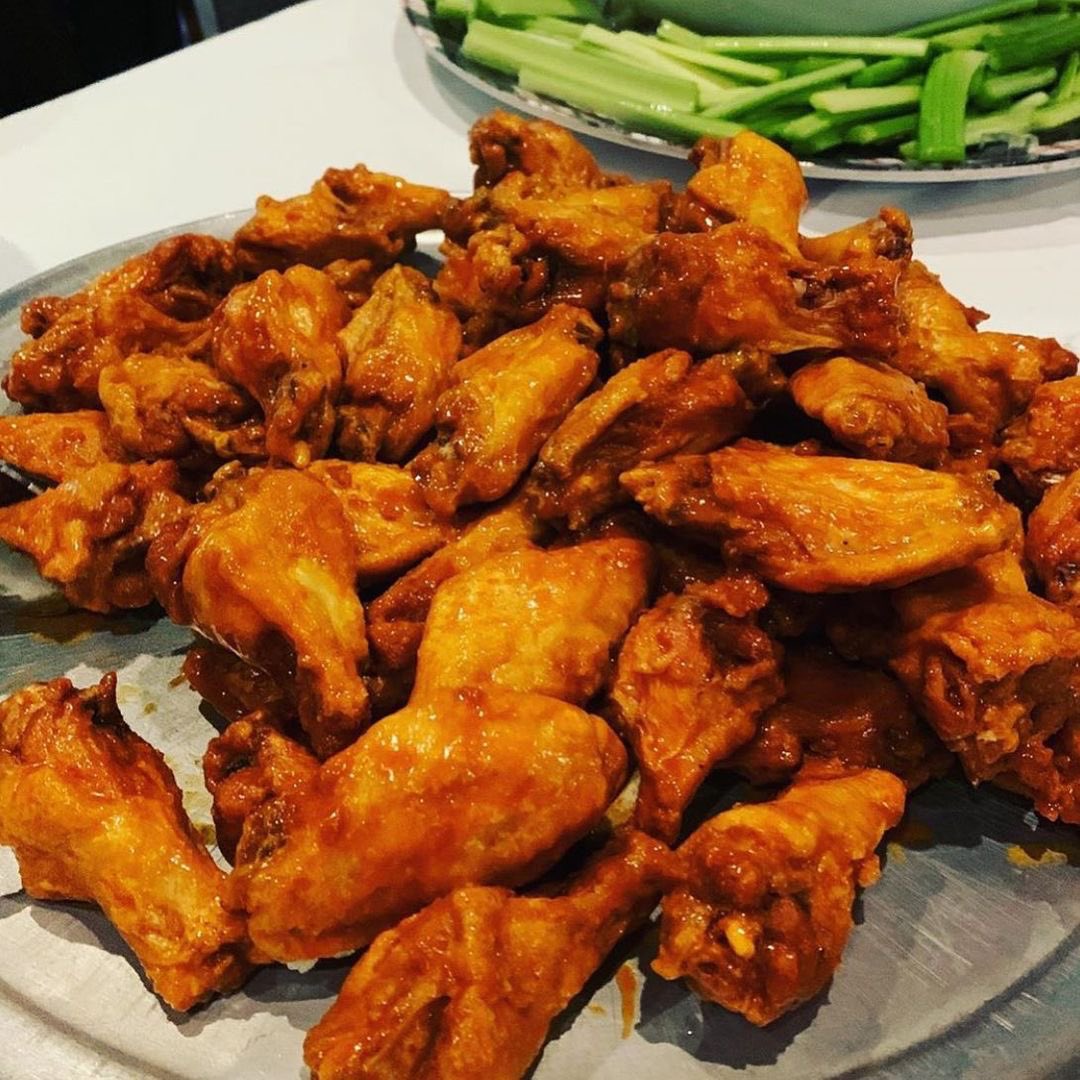rochester's tweet photo. This is #Buffalo! 🦬🔥🐓 #thisisbuf 📷: @AnchorBarWings #visitbuffalo #buffalony https://t.co/hQAncAy6Ds
