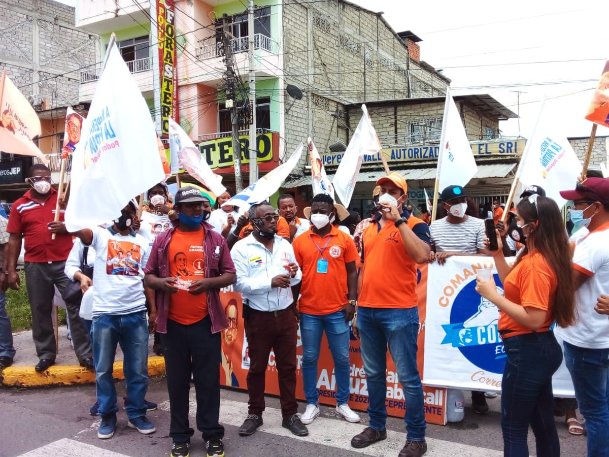 JannerMartin's tweet photo. En el recibimiento de nuestro candidato presidencial @ecuarauz  con toda la militancia de Centro Democrático San Lorenzo @compalenin @enriquemenoscal @MashiRafael https://t.co/uaI4c2ypaz