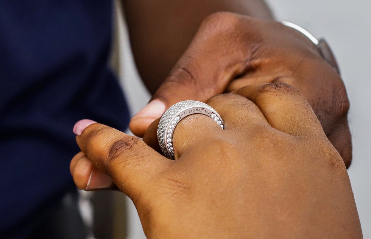 oylsignature's tweet photo. It’s a new month. Another opportunity to show your partner how much you love them.

The OYL flex rings are always here to pass that message right😁

Happy new month! #april 
#oylsignature #jewelrystore #jewelryinlagos https://t.co/Ubq7rplEO1