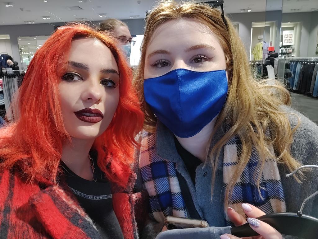 my_name_sadgirl's tweet photo. Встретила сегодня подружку с твиттера! @omgsofiyaagain 
❤️❤️❤️ https://t.co/kZt7vHjC2a