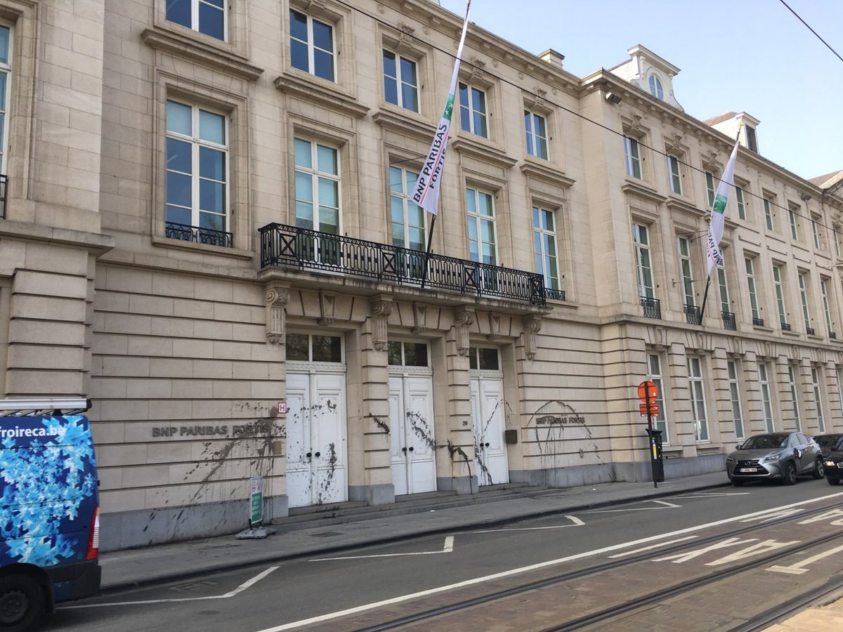 #BNPParibas is the most polluting bank in Europe with €100bn invested in #FossilFuels in the past 5 years and €27 BILLION in 2019 alone🛢️🤑
Their largest shareholder? The Belgian government🇧🇪🤮
#MoneyRebellion #RebelForLife
ℹ️bankwijzer.be