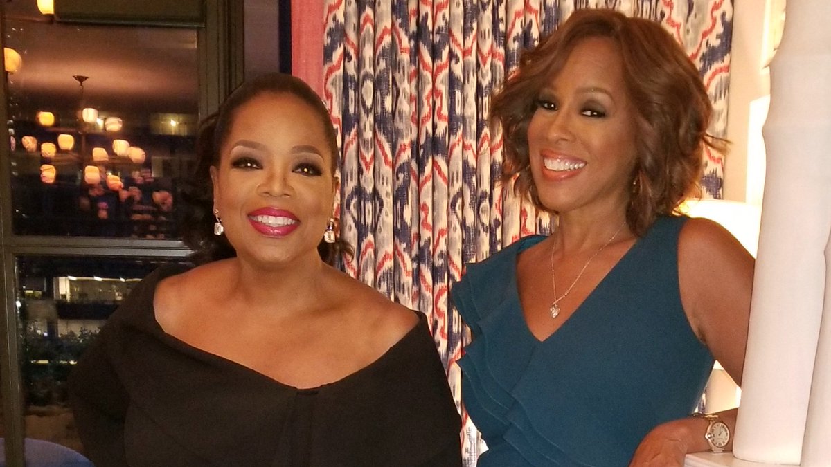 OprahDaily's tweet photo. Tonight, @Oprah and @GayleKing will be doing what all best friends do best: Dishing out advice and offering their unfiltered opinions. So grab your BFF, a drink, and your Zoom, and join us for The OG Chronicles, Live on Zoom! RSVP for free here: https://t.co/DlJrY20lhL https://t.co/11apT7VrCw