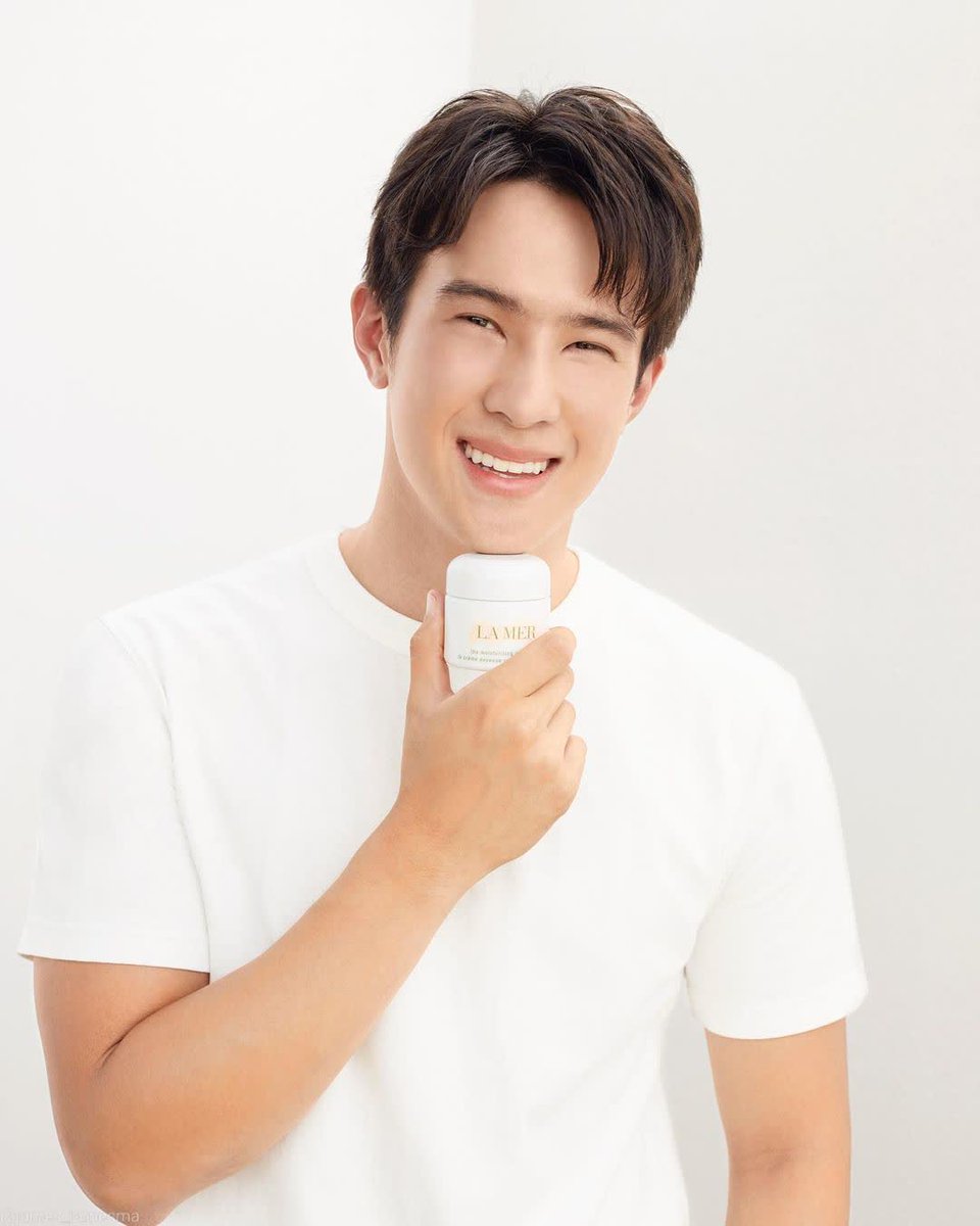jamestleman's tweet photo. Cr.james_jamesma
Summer นี้ต้องมี The Moisturizing Soft Cream จาก @LaMerThailandOfficial นะครับ มอยซ์เจอร์ไรเซอร์ที่ผมชอบที่สุด ใช้ทั้งเช้าและก่อนนอน 💚
#LaMerXJamesMa #SoftAtFirstTouch #TheMoisturizingSoftCream #LoveLaMer @yaovie
#เจมส์มาร์
#jamesma https://t.co/s6bbnxcWmZ