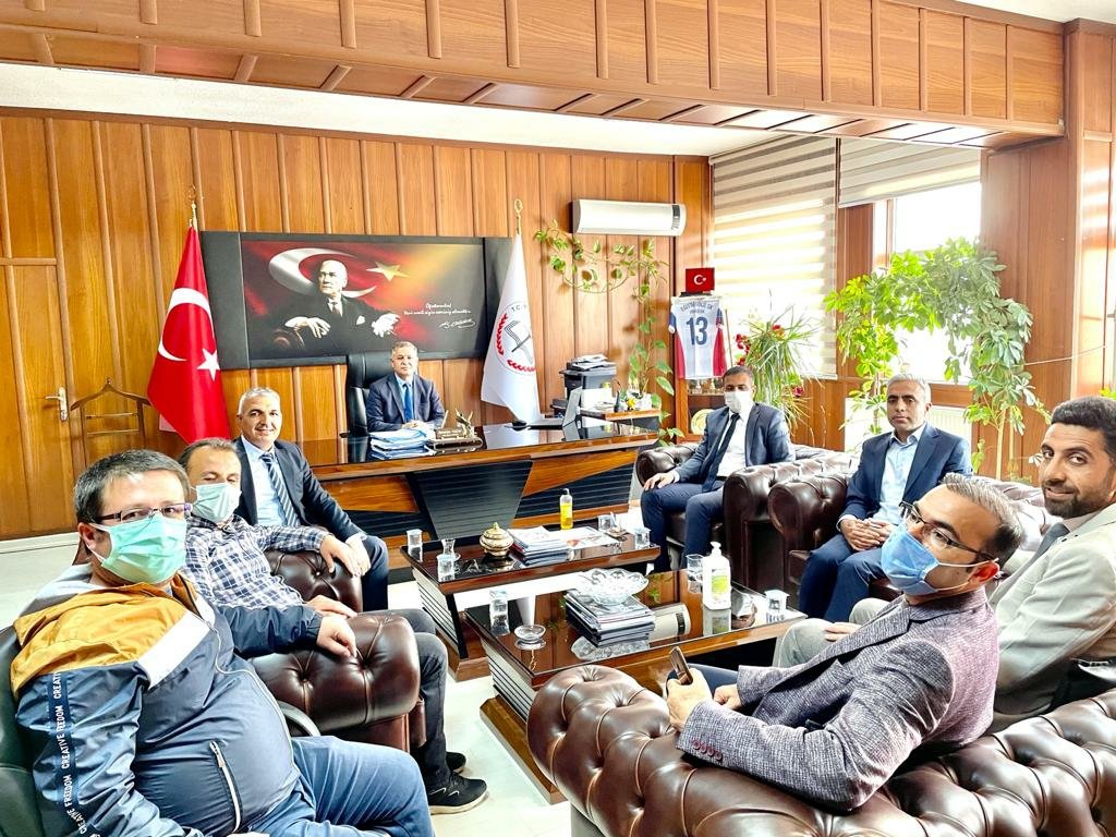 EYUDER Viranşehir  yönetimi olarak ilçe milli eğitim müdürümüz İbrahim YAĞAN ı makamında ziyaret ederek, derneğimiz ve faaliyetleri hakkında bilgi verdik. Sıcak karşılaması ve desteklerinden dolayı müdürümüze teşekkürlerimizi sunuyoruz. @ibrahim_Yagan63 @omercansentrk <a href="/ademcilek/">Adem ÇİLEK</a>