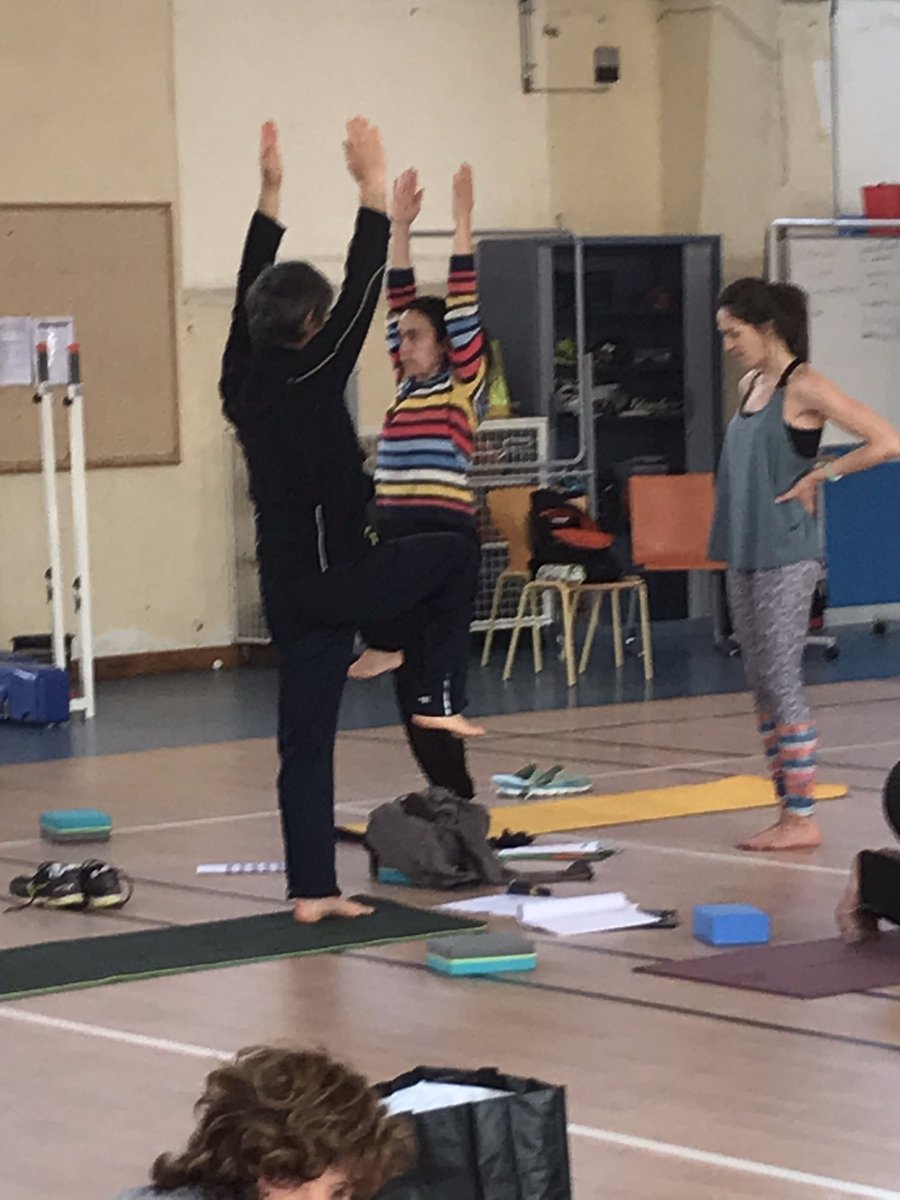 UNSS_PYRENEES_O's tweet photo. Les #profseps en formation yoga 🧘♂️ se sont retrouvés tout le mois de mars au collège st Exupery puis au lycée Arago sous la direction de Celine et Maryline. La maîtrise du corps est importante en cette période. @dsden66 @unss @acmontpellier tournés vers les pratiques de demain. https://t.co/RZeYLbg2pB