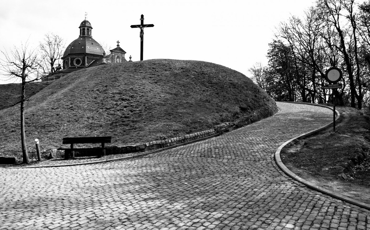 CapoVelo's tweet image. &quot;In Flanders Fields&quot;: A Historical Perspective on the Northern Classics of Belgium and France capovelo.com/flanders-field… #TourOfFlanders #CyclingClassics #CobbledClassics