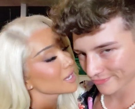 stephywep's tweet photo. @NikitaDragun have you not realized that some arguments are worth losing? If i ask 1,000 people who their favorite makeup guru is, your name problem wouldn’t even be mentioned. If you want to bring up someone else’s dark past then let’s bring up yours shall we? https://t.co/xKds2XNHpk