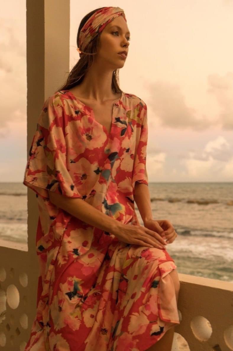 styleustyle's tweet photo. ¿Quién ya empezó en el mood de vacaciones? Disfruta en casa o fuera de ella con looks listos para la temporada de calor. https://t.co/w0BF1xRV5F