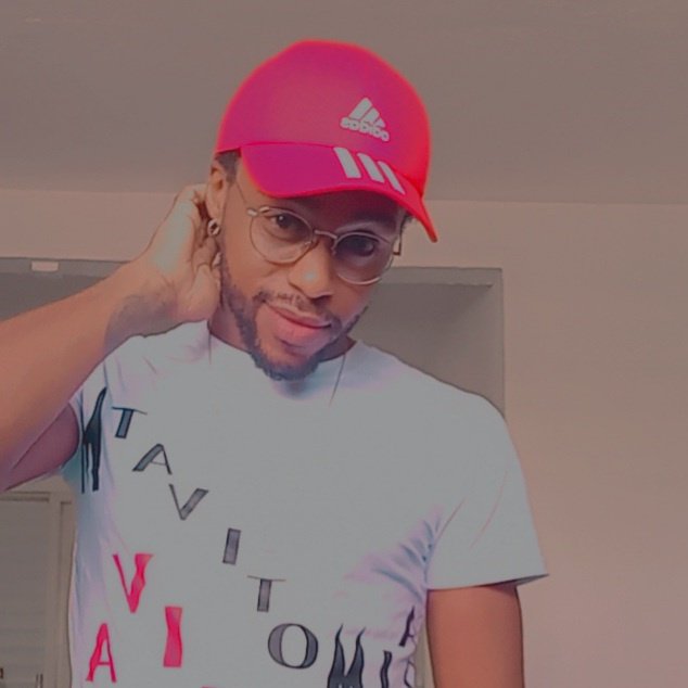 DiplomateJo's tweet photo. Qui sourit n'est pas tout le temps heureux... Il y a des larmes dans le cœur qui n'atteignent pas les yeux...
#NouvellePhotoDeProfil https://t.co/JlmIKDHXsC