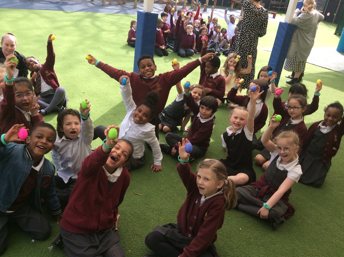 St_JamesYear2's tweet photo. Wishing everybody a Happy Easter 🐣 https://t.co/txIBPmtCp0