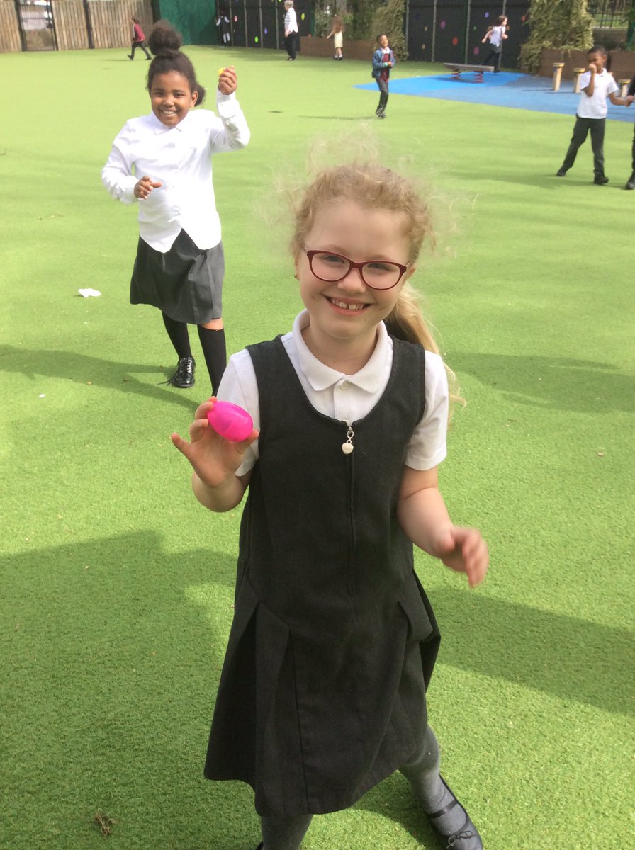 St_JamesYear2's tweet photo. Wishing everybody a Happy Easter 🐣 https://t.co/txIBPmtCp0