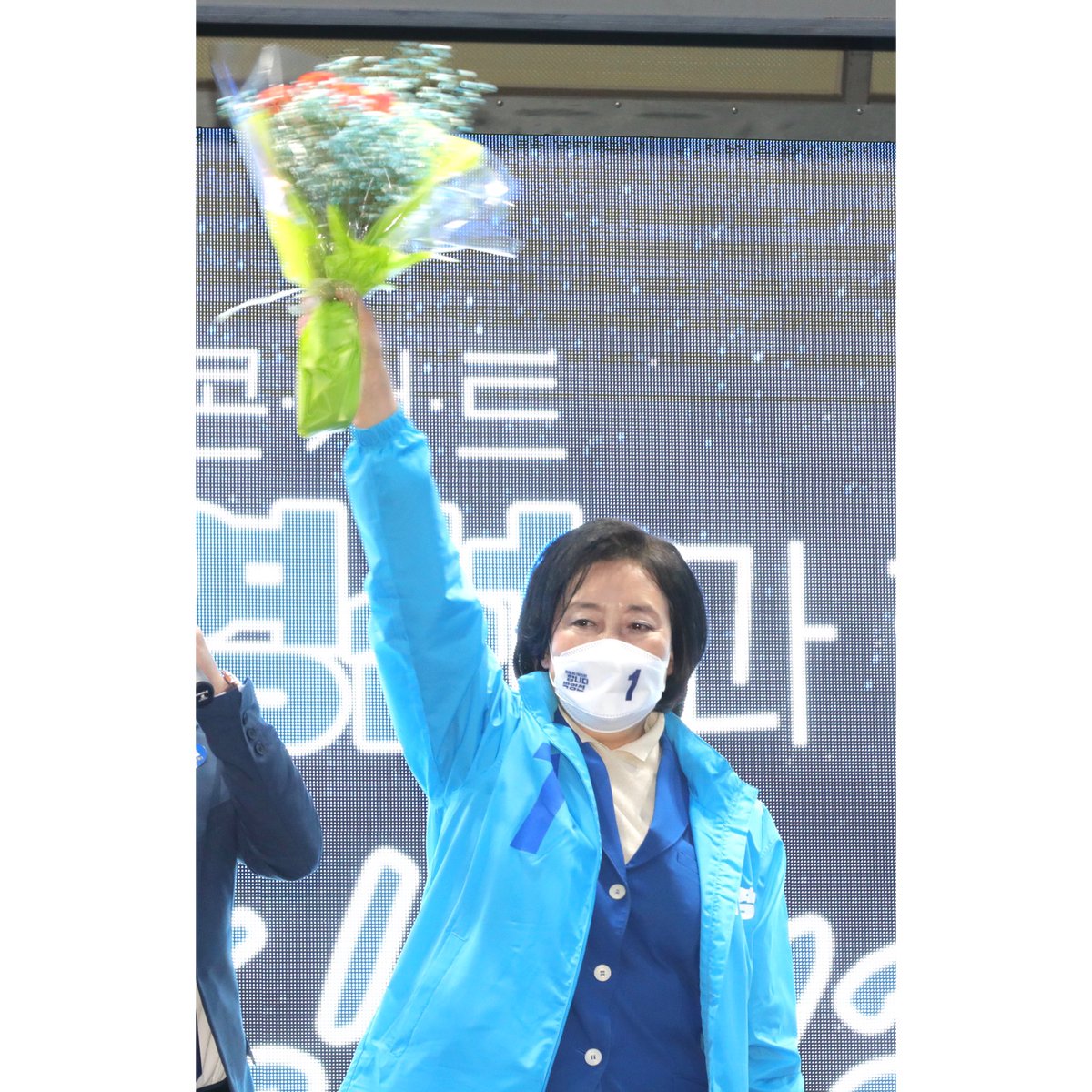 Park_Youngsun's tweet photo. <내일부터 사전투표가 시작됩니다 - 박영선의 추진력에, 검증된 능력에 투표해 주���시오>

안녕하세요. 박영선입니다.   
  
지난 50여일 저는 서울을 처음부터 다시 만났습니다.  
하루도 거르지 않고 시민의 삶을 만났습니다.  
 
#합니다박영선 #서울시대전환 https://t.co/JE6zlKUNot