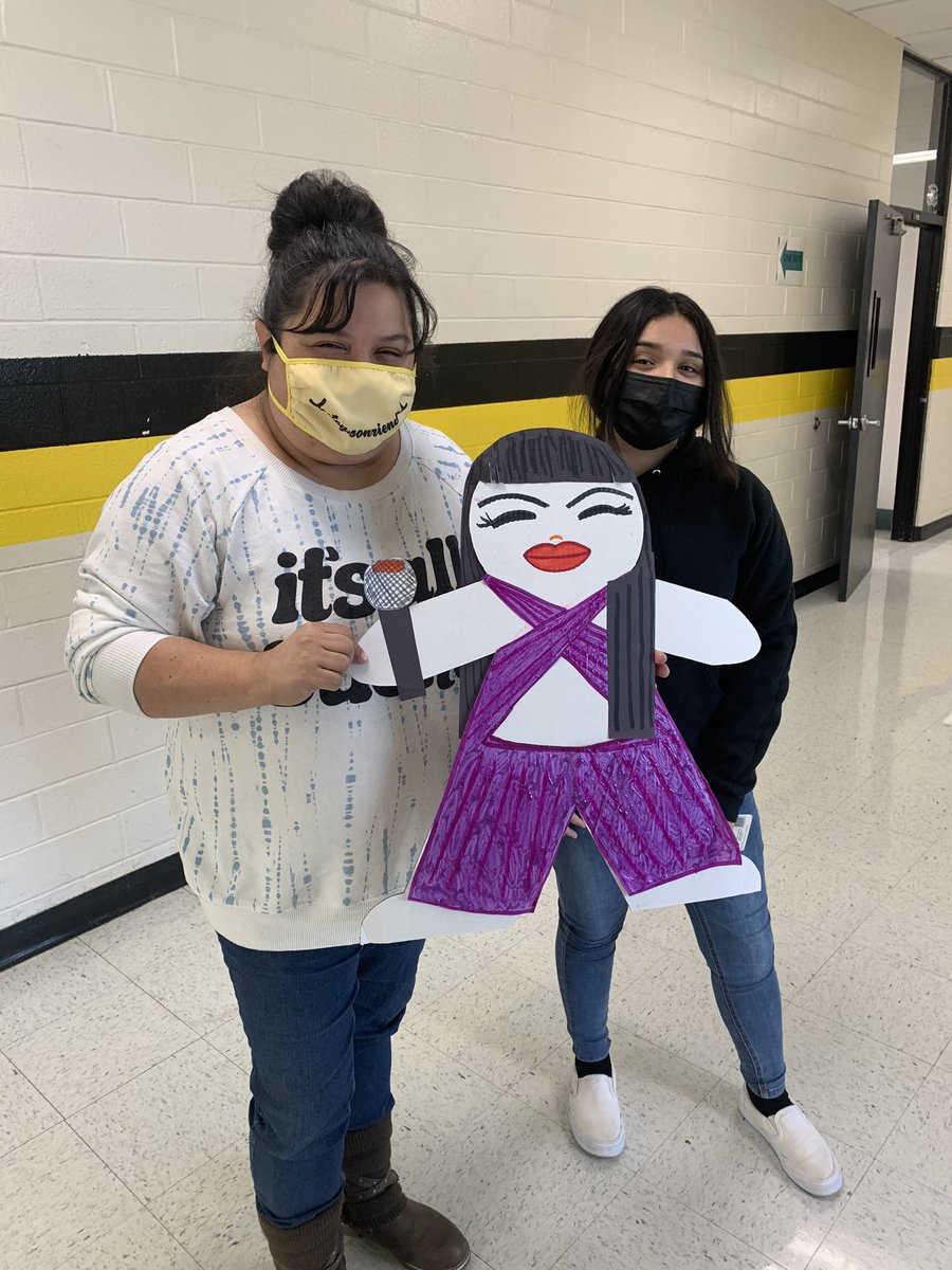 Selena showed up for our reveal day 💗 #cardboardkidssa