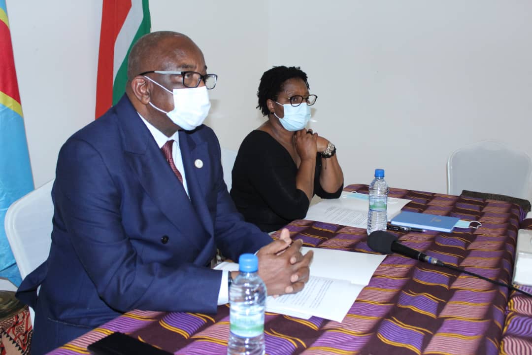 Cette visite de travail qui a duré 3 jours a eu pour objectif de permettre aux experts de la RDC et de la RSA d'échanger sur les questions de paix et de sécurité pour le renforcement du développement socio-économique de deux pays. 2/2