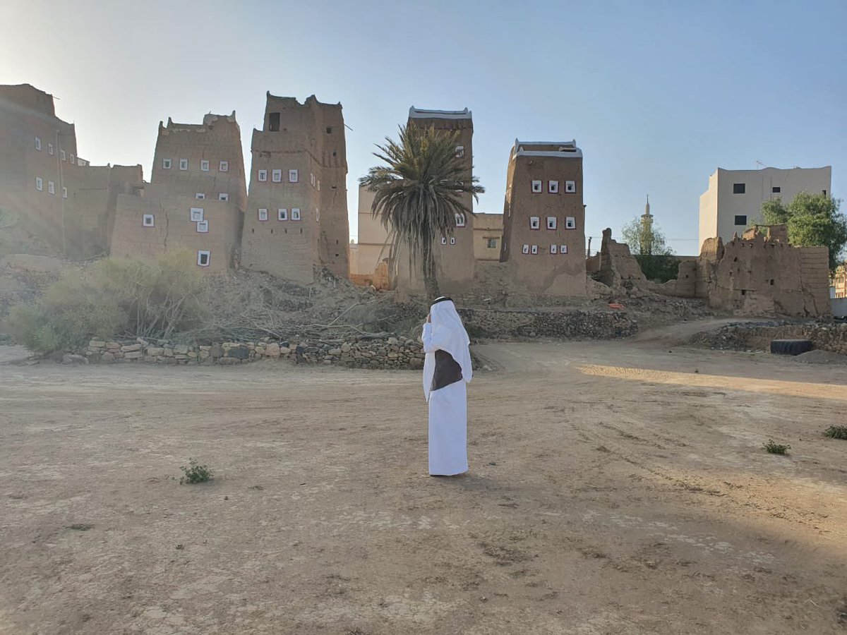 شاهد واستمتع بجمال الطبيعة وكن شاهد على اصالة التاريخ  وحدث الاجيال بكفاح الأجداد وابداعهم قصور ظهران الجنوب .