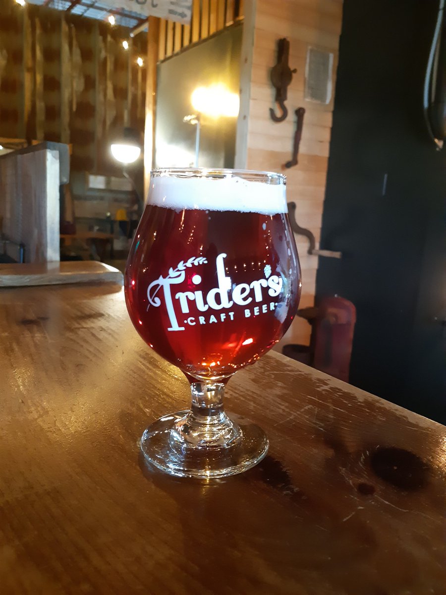 Happy April 1st everybody! We've got some amazing deals today, buy 1 beer for the price of 2 and get the second beer FREE! 🍻🍻