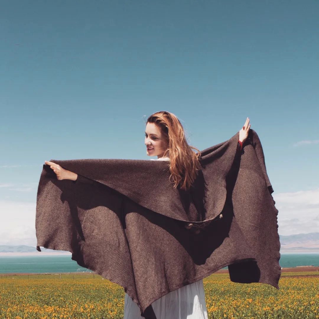 CryptoArktos's tweet image. Friend came across a catalogue I modeled for a couple of years ago and sent me this photo — it was a lovely trip to #Qinghai

(Ok, I need to stop getting distracted by my phone and grade some quizzes!)

#formermodel
