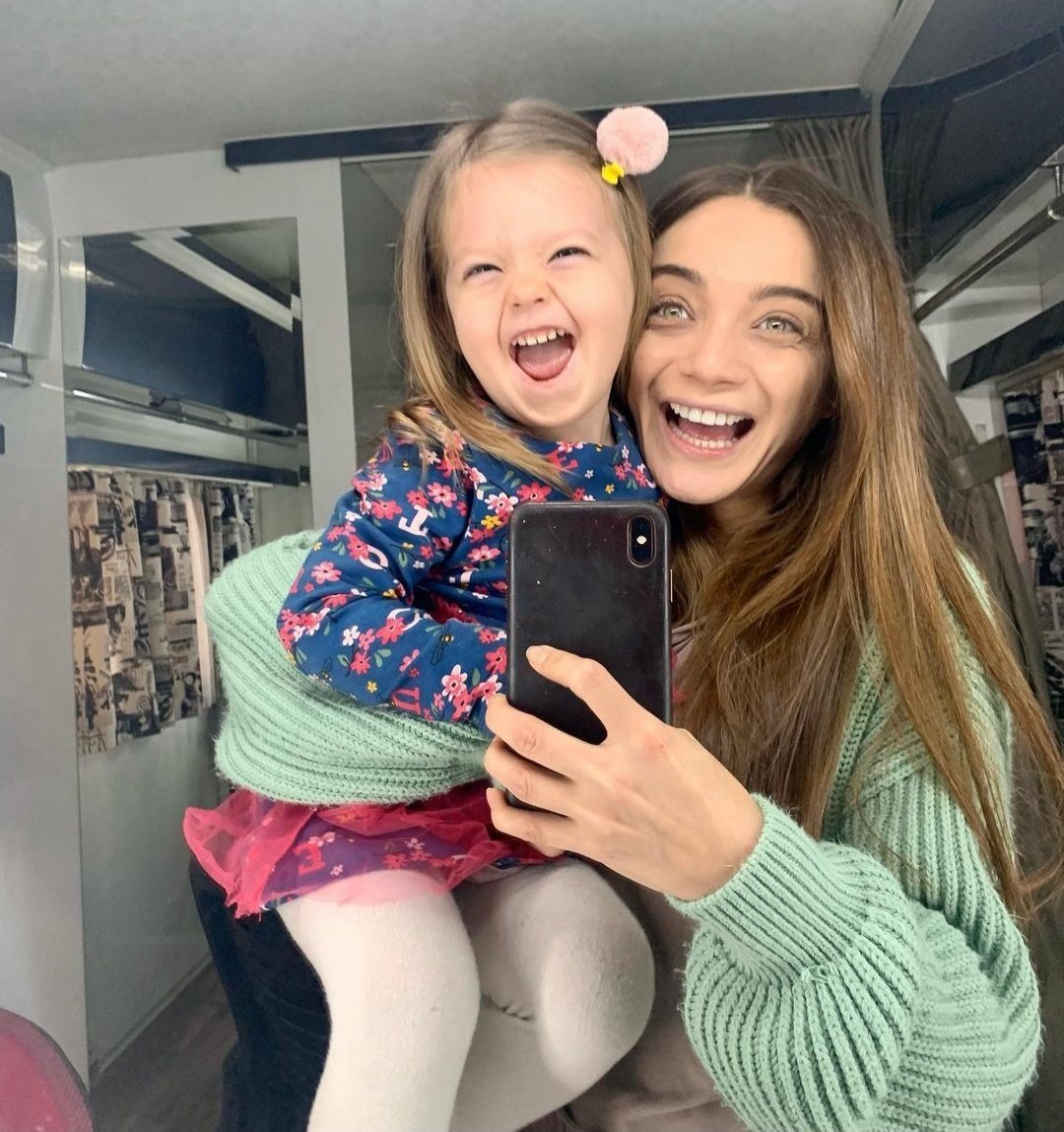 thechaeyoungg's tweet photo. 21 kere bismillahirahmanrahim🥰😍💛
#EfsunKent #masalkocovali #DaMil #DamlaSönmez #milasancak https://t.co/U59mNHq1lm