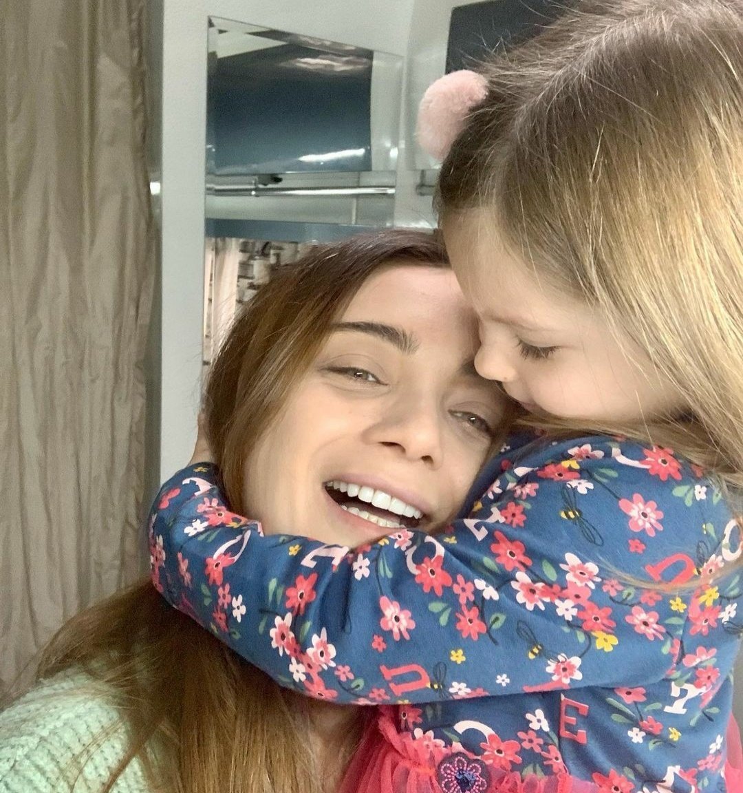 thechaeyoungg's tweet photo. 21 kere bismillahirahmanrahim🥰😍💛
#EfsunKent #masalkocovali #DaMil #DamlaSönmez #milasancak https://t.co/U59mNHq1lm