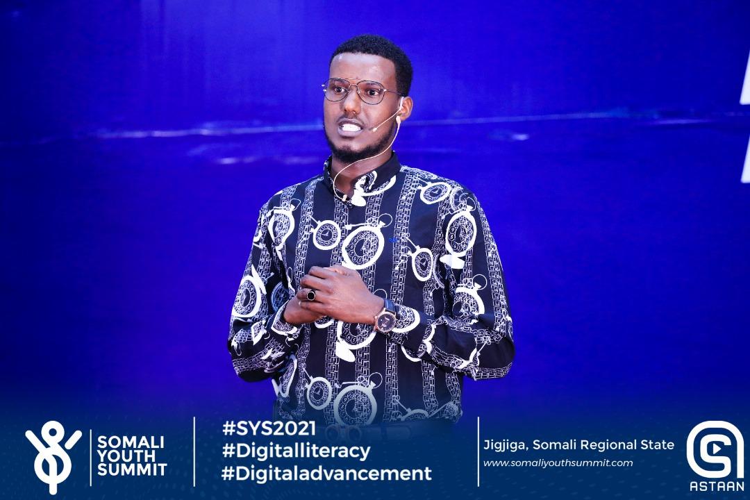 SY_Summit's tweet photo. @basharyare shared his entrepreneurial history and how he made money from technology through the past decade. 
"I started with no money, resource or anything, but through passion and commitment I made it"

#sys2021
#DigitalAdvancement
#ditigalliteracy
#techsummit 
#Jigjiga
#DDS https://t.co/tOAMFf62jP
