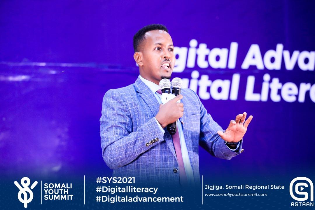 SY_Summit's tweet photo. @basharyare shared his entrepreneurial history and how he made money from technology through the past decade. 
"I started with no money, resource or anything, but through passion and commitment I made it"

#sys2021
#DigitalAdvancement
#ditigalliteracy
#techsummit 
#Jigjiga
#DDS https://t.co/tOAMFf62jP