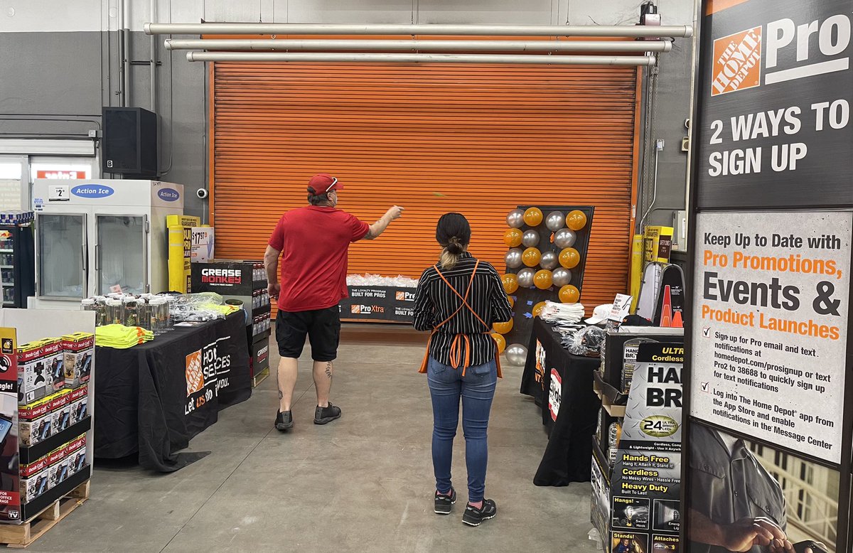 RBDuplessis's tweet photo. Rain or shine with the Pro Appreciation Event at 6327! Outstanding! @garydemarinis @BrettTHD @katyliz0102 @teresa39002397 @StacyMaisonet @RPSM_MarcialRod @arnot_doug https://t.co/sKsa0gEFfd