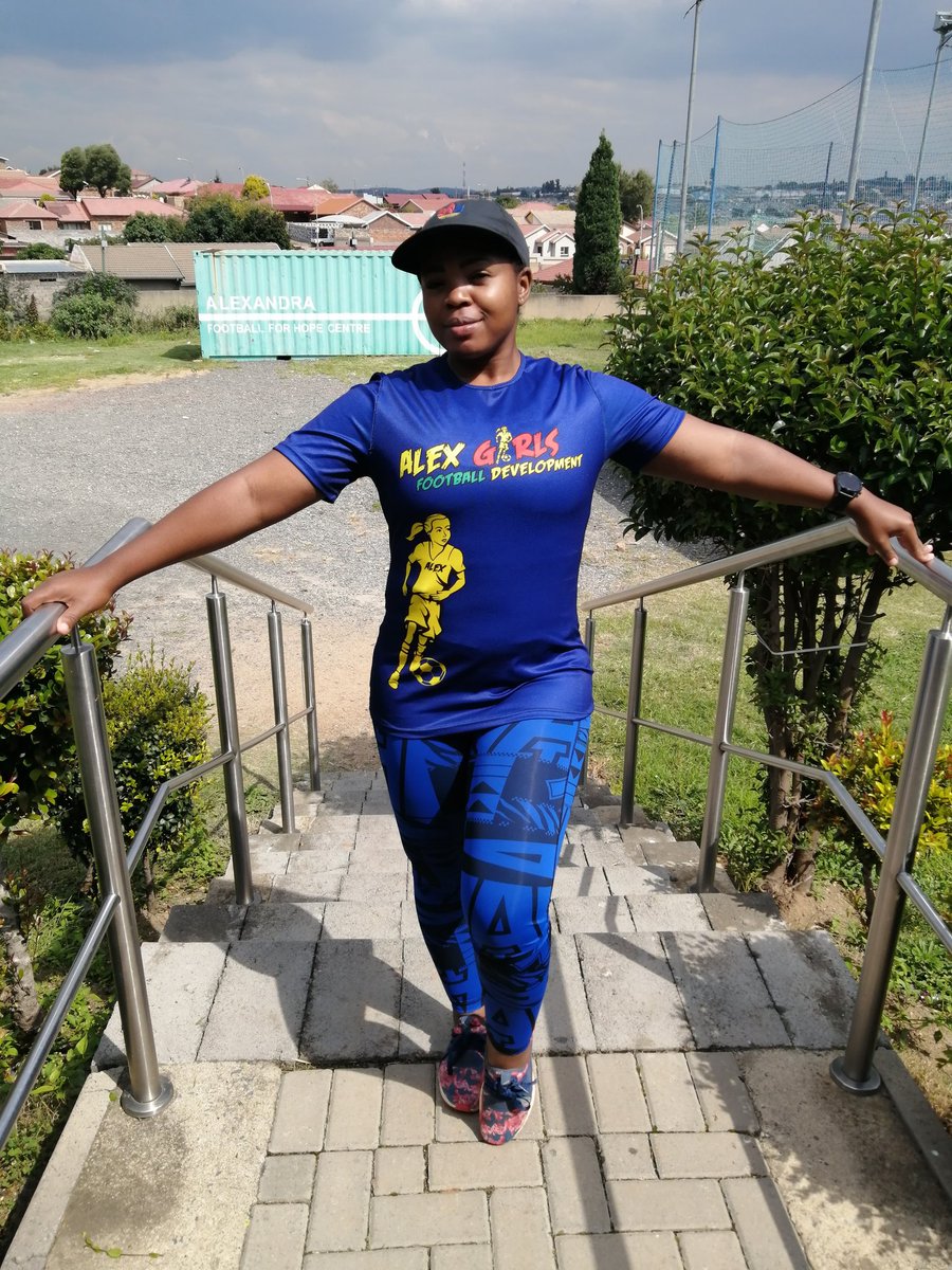 Simphiwe_Dludlu's tweet photo. We close off the week with beautiful smiles and energy.
I love my Life & thank you 2 the football Gods for choosing me to be a pioneer. I'm always thankful 4 the opportunity 🙏❤️.
Let's all do our bit in different corners of the World.
#AlexGirlsFootballDevelopment
#SDoccerM⚽M https://t.co/0Pfmv3F7Fp