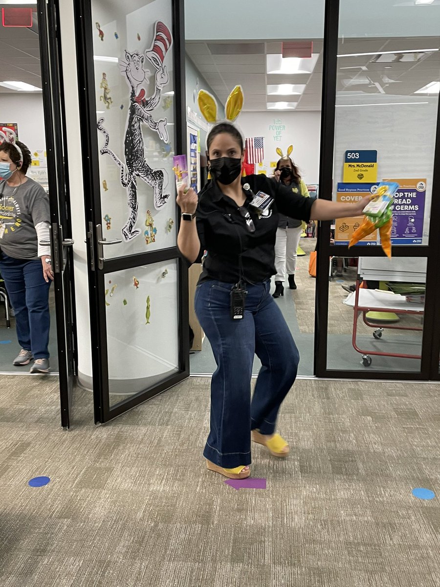 KLBatesRN's tweet photo. Some bunny loves us @HooverCFISD! ....p.s. It’s our admin team. Thank y’all for the special Easter treats! @cyfairisd #BeAHooverHero #CFISDSpirit https://t.co/PPOnT0u5LJ
