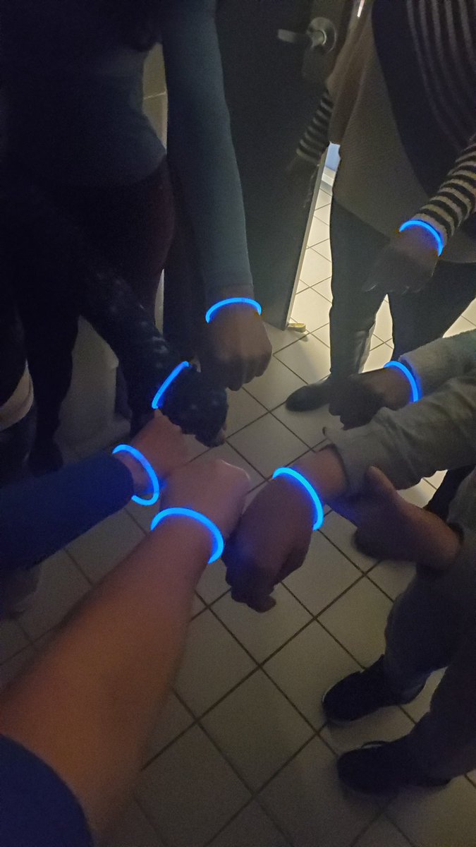 Ms_Manalis's tweet image. In a world where you can be anything, Be Kind! 🧩  #AutismAcceptanceMonth #AutismAcceptance #communityclass #inclusionmatters #LightItUpBlue @PeelSchools @BerylFordPS