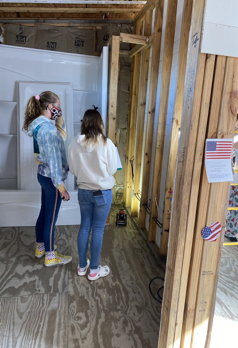 ReyesTiffany00's tweet photo. It’s a great day at The Creek!  Geometry students are calculating how much paint is needed for the tiny home. Great job @ChristianSCHS @HumbleISD_SCHS https://t.co/1we565uLIZ