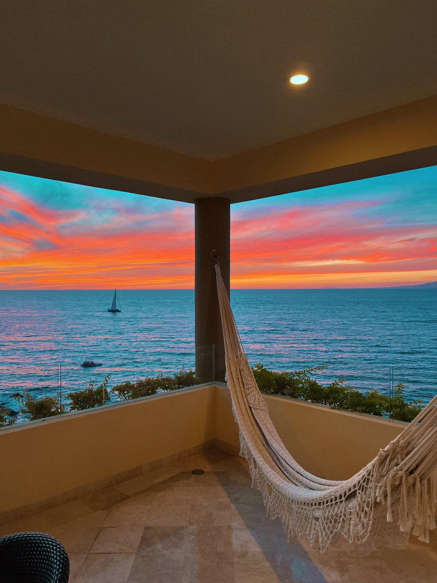 F__duran's tweet photo. By day or night the beauty of PuertoVallarta never ceases to amaze. 🌅 #mexico #ParadiseFound #garzablancapreserve #PuertoVallarta https://t.co/sKKj4ZCDmB