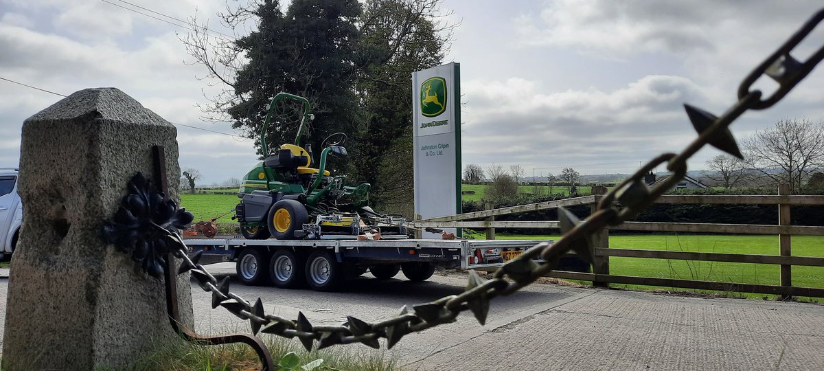 RickyNei11's tweet image. Final machine of the week, loaded and ready for delivery to a local golf club who've bought the awesome new @JohnDeere 2750 E-Cut greens triplex mower. Many thanks for your business from all @JohnstonGilpin . @greenkeepingire @PitchcareIRE  #professional #strengthreliability