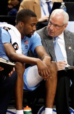 BRobFanpage's tweet photo. After 33 years of coaching College Basketball, Roy Williams is hanging it up 😢 https://t.co/7YQzWl7h2Y